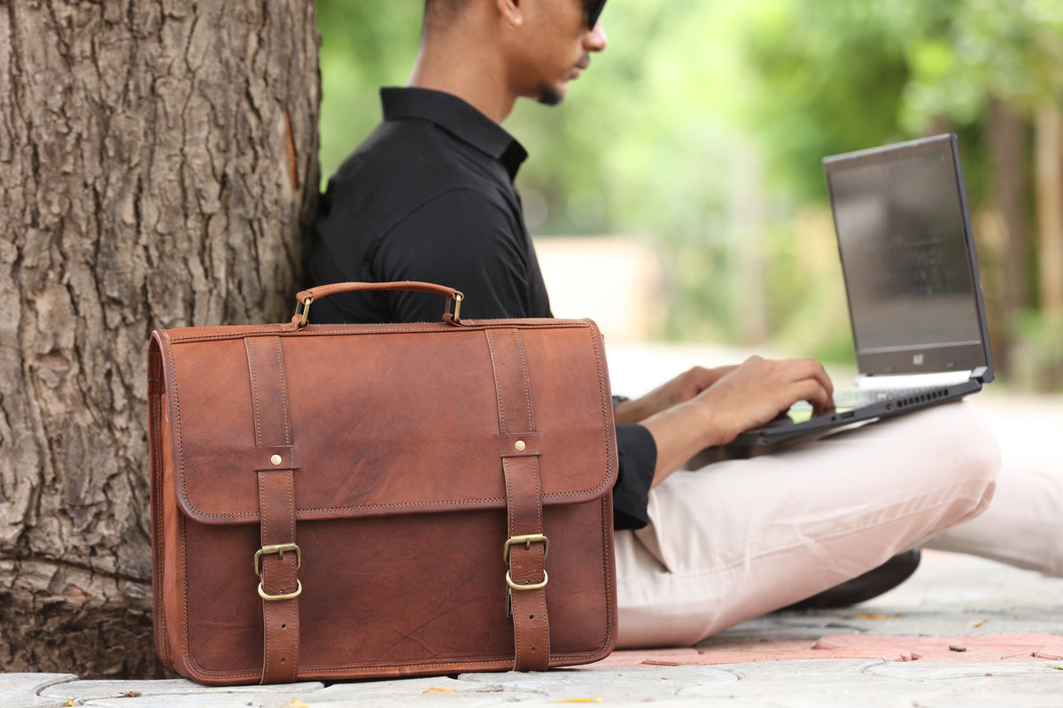 Clean-Flap Full-Grain Leather Laptop Briefcase – 15 to 18 Inch - Beverfield