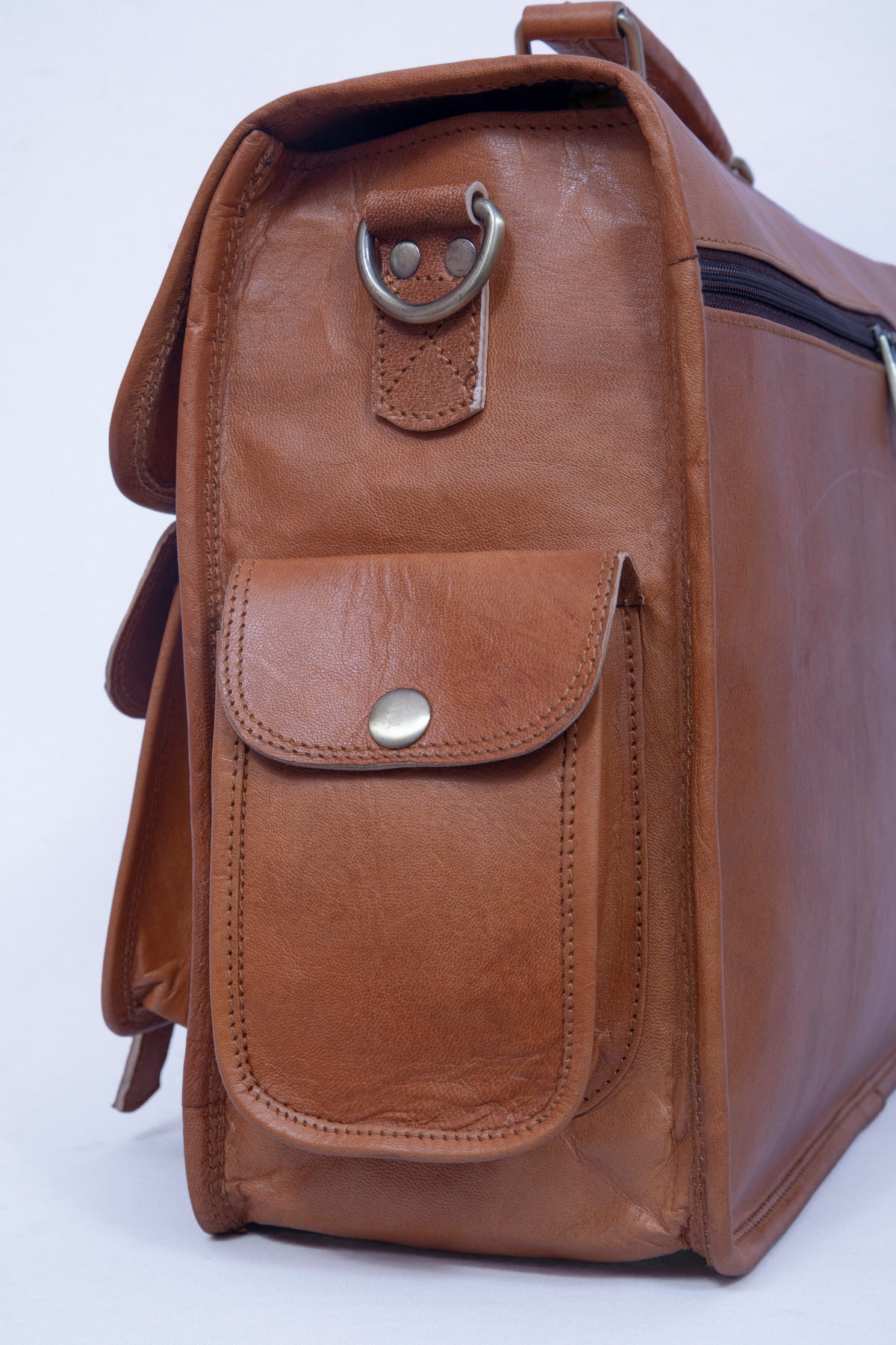 Full-Grain Leather Laptop Messenger Bag with Twin Pockets – 15 to 18 Inch - Beverfield