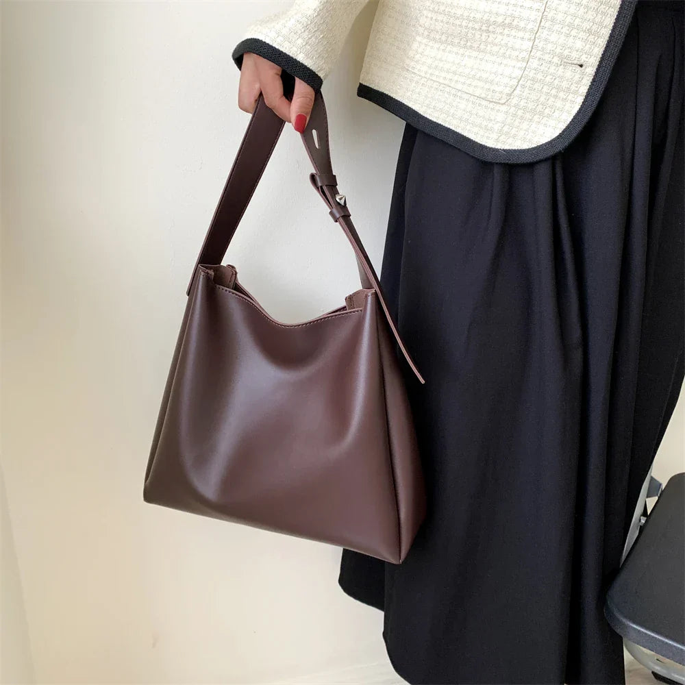 Women's Large Vegan Leather Hobo Bag with Pouch – Maud - Beverfield