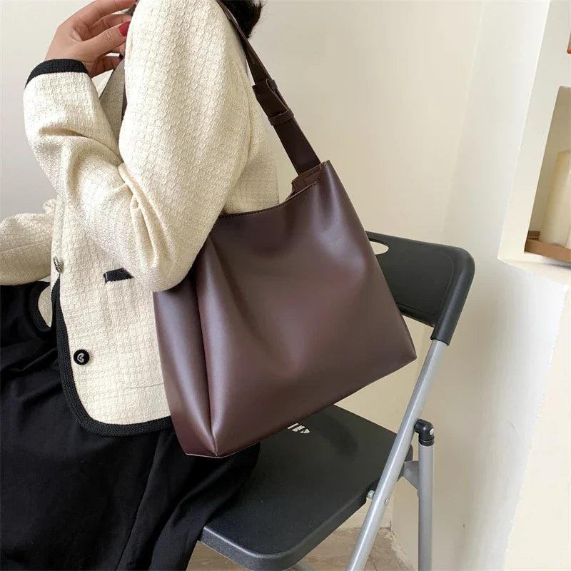 Women's Large Vegan Leather Hobo Bag with Pouch – Maud - Beverfield