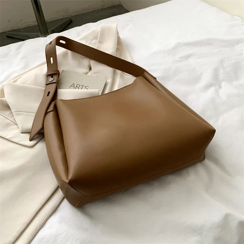 Women's Large Vegan Leather Hobo Bag with Pouch – Maud - Beverfield