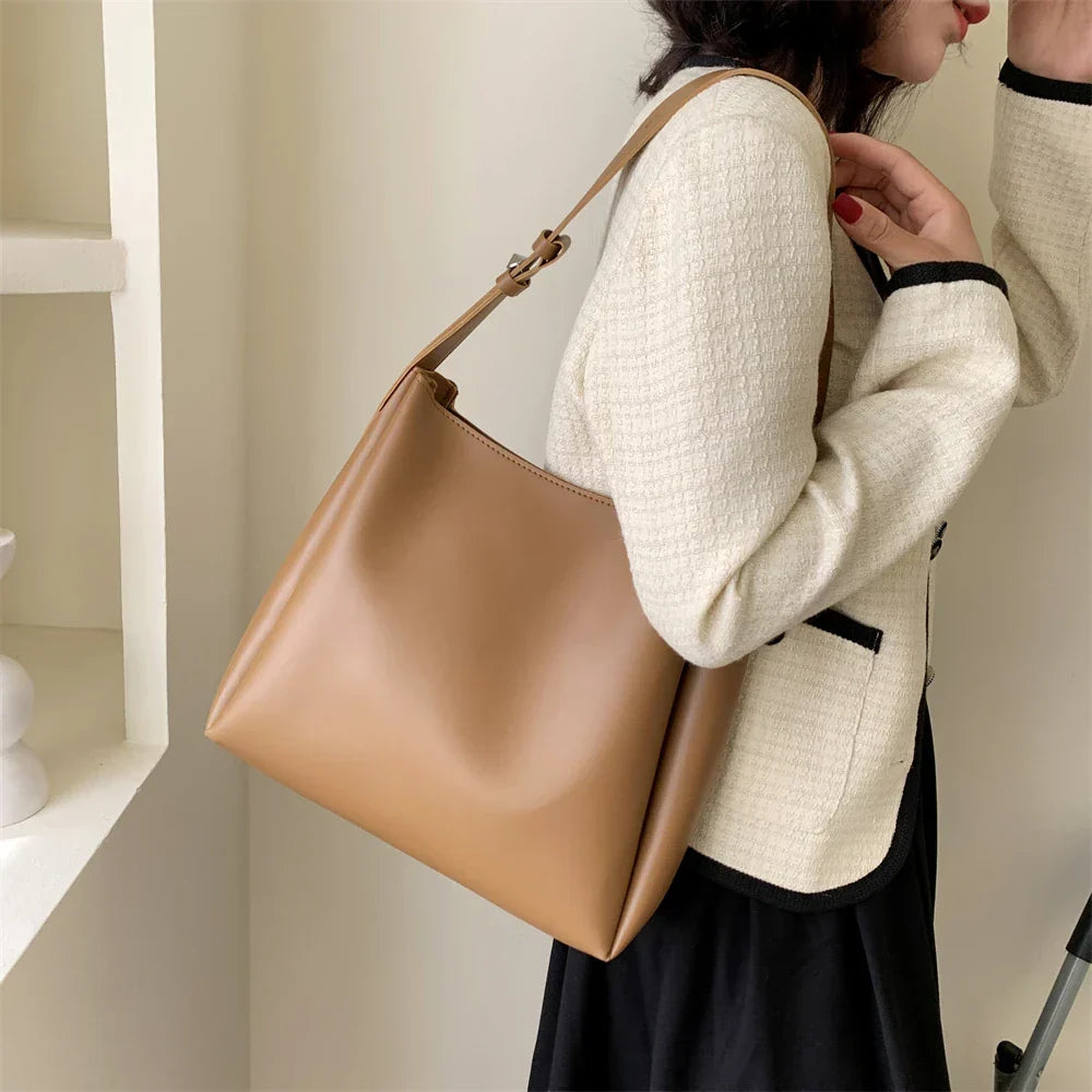 Women's Large Vegan Leather Hobo Bag with Pouch – Maud - Beverfield